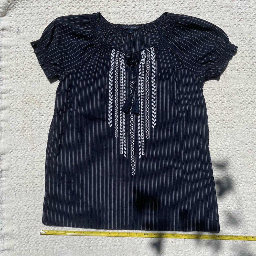 Y2K TOMMY HILFIGER NAVY COTTON PEASANT BLOUSE•embroidery•front tie